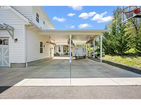 Exterior - 2764 E 40th Ave, Eugene, OR 97405 photo 9 of 10