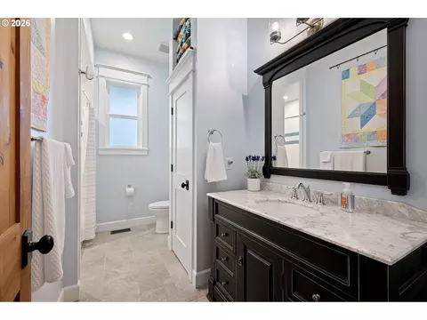 Bath - 2764 E 40th Ave, Eugene, OR 97405 photo 1 of 5