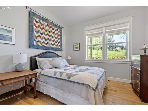 Bedroom - 2764 E 40th Ave, Eugene, OR 97405 photo 1 of 5