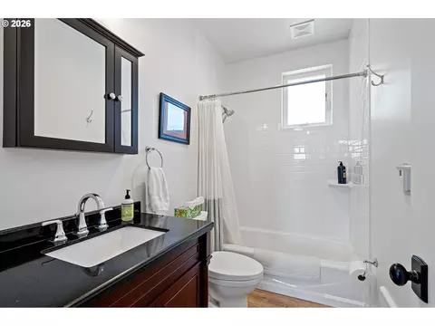 Bath - 2764 E 40th Ave, Eugene, OR 97405 photo 5 of 5
