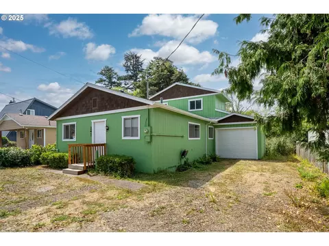 247 S Dolphin St, Rockaway Beach, OR 97136