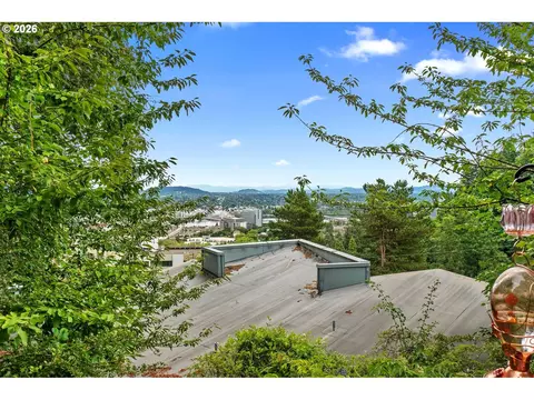 839 SW Broadway Dr #78, Portland, OR 97201