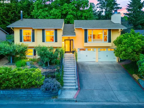 1116 Woodwillow Dr, Roseburg, OR 97471