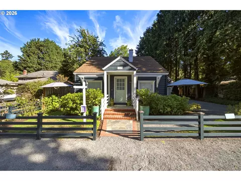 4428 Sunset Dr, Lake Oswego, OR 97035