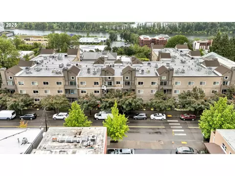 4320 S Corbett Ave #302, Portland, OR 97239