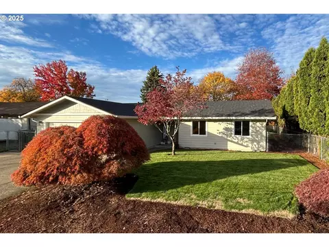2709 E Walnut Ave, Newberg, OR 97132