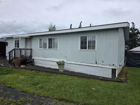 120 Berry Loop Ln, Roseburg, OR 97471