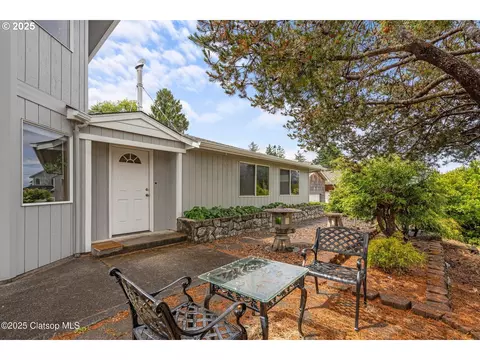2155 Maple St, Seaside, OR 97138 photo 1