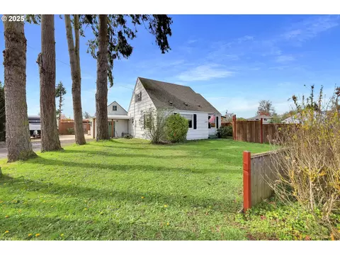 2580 Gilham Rd, Eugene, OR 97408