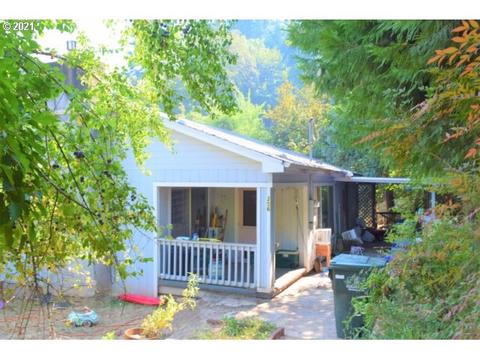 256 Third St, Glendale, OR 97442 photo 1