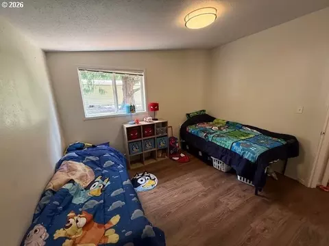 Bedroom - 8429 Duncan Island Rd, Mapleton, OR 97453 photo 2 of 2