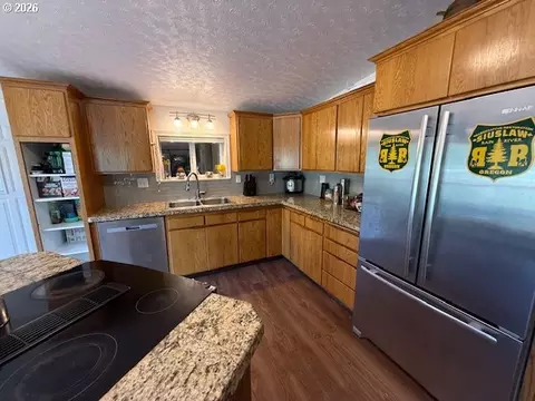 Kitchen - 8429 Duncan Island Rd, Mapleton, OR 97453 photo 2 of 4