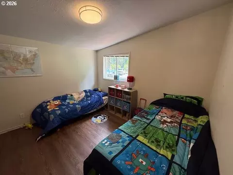 Bedroom - 8429 Duncan Island Rd, Mapleton, OR 97453 photo 1 of 2