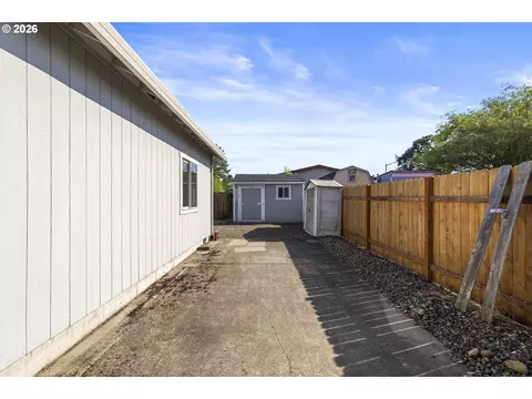 Exterior - 614 Burghardt Dr, Molalla, OR 97038 photo 5 of 5