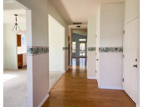 Entry Way - 614 Burghardt Dr, Molalla, OR 97038 photo 1 of 2
