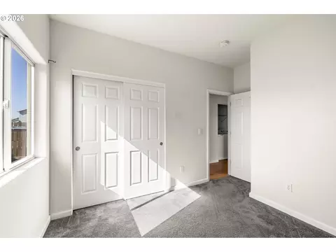Bedroom - 614 Burghardt Dr, Molalla, OR 97038 photo 6 of 8