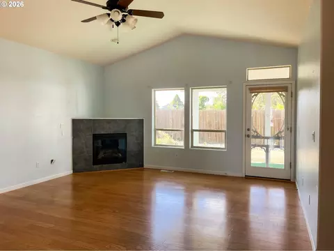 Living - 614 Burghardt Dr, Molalla, OR 97038 photo 2 of 2