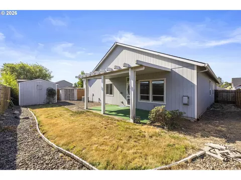 Exterior - 614 Burghardt Dr, Molalla, OR 97038 photo 3 of 5