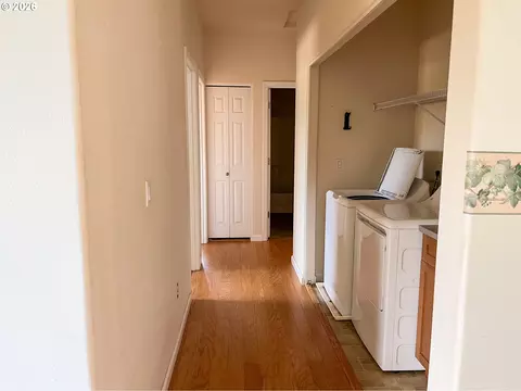 Entry Way - 614 Burghardt Dr, Molalla, OR 97038 photo 2 of 2