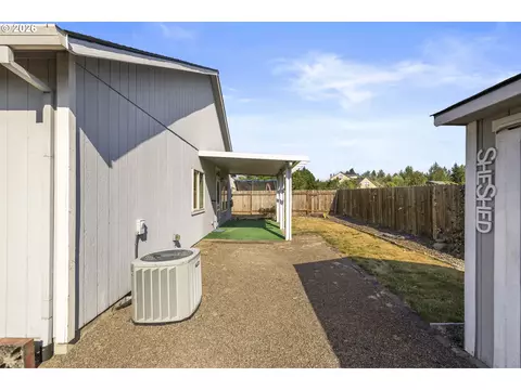 Exterior - 614 Burghardt Dr, Molalla, OR 97038 photo 4 of 5
