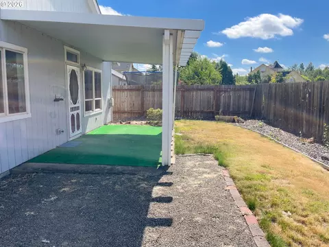 Exterior - 614 Burghardt Dr, Molalla, OR 97038 photo 2 of 5