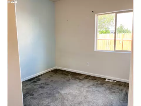 Bedroom - 614 Burghardt Dr, Molalla, OR 97038 photo 1 of 8