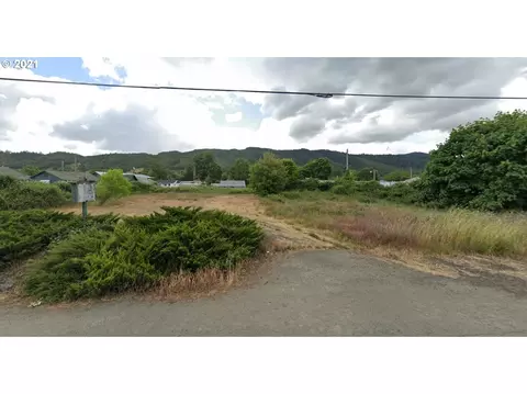 1030 N Old Pacific Hwy, Myrtle Creek, OR 97457