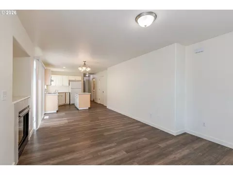 Living - 871 SW Junction Pl, Gresham, OR 97080 photo 3 of 3