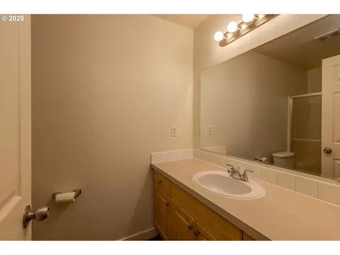 Bath - 871 SW Junction Pl, Gresham, OR 97080 photo 2 of 2