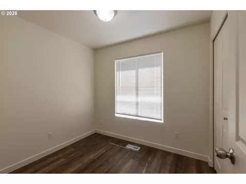 Bedroom - 871 SW Junction Pl, Gresham, OR 97080 photo 1 of 2