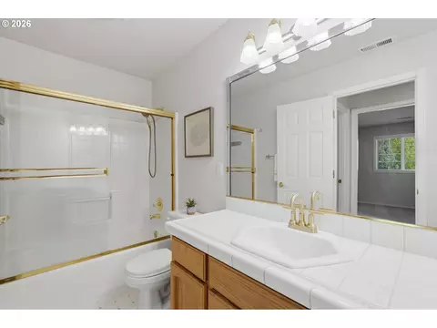Bath - 2125 NW 47th Ave, Camas, WA 98607 photo 4 of 5