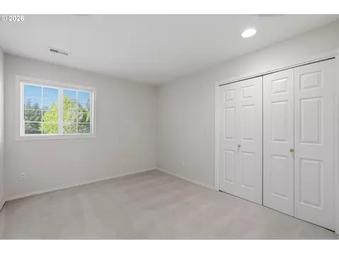 Bedroom - 2125 NW 47th Ave, Camas, WA 98607 photo 3 of 4