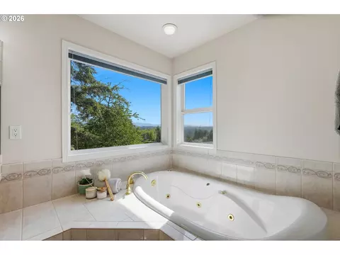 Bath - 2125 NW 47th Ave, Camas, WA 98607 photo 1 of 5
