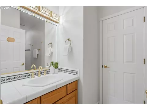 Bath - 2125 NW 47th Ave, Camas, WA 98607 photo 5 of 5
