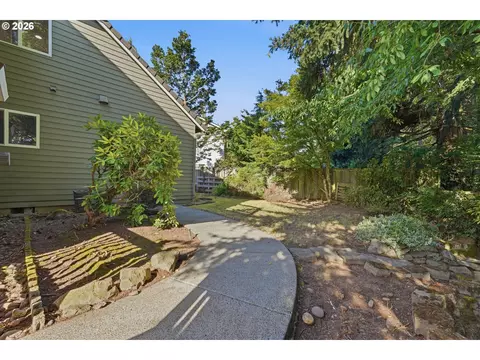 Exterior - 2125 NW 47th Ave, Camas, WA 98607 photo 7 of 9