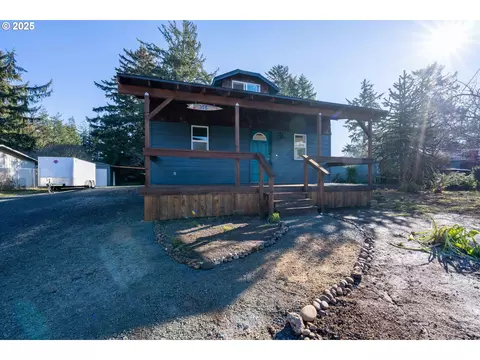 358 NE Lexington Ave, Bandon, OR 97411