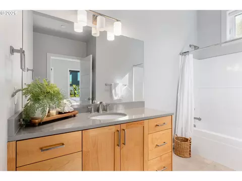 Bath - 400 Maya Way, Mosier, OR 97040 photo 6 of 8