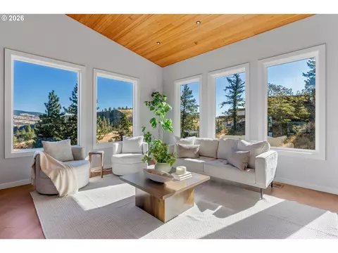Living - 400 Maya Way, Mosier, OR 97040 photo 2 of 3