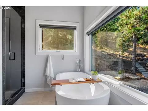 Bath - 400 Maya Way, Mosier, OR 97040 photo 1 of 8