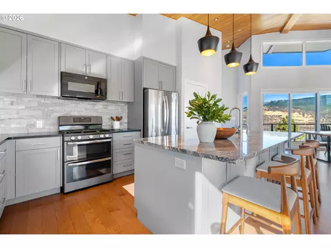 Kitchen - 400 Maya Way, Mosier, OR 97040 photo 3 of 4