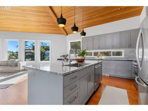 Kitchen - 400 Maya Way, Mosier, OR 97040 photo 4 of 4