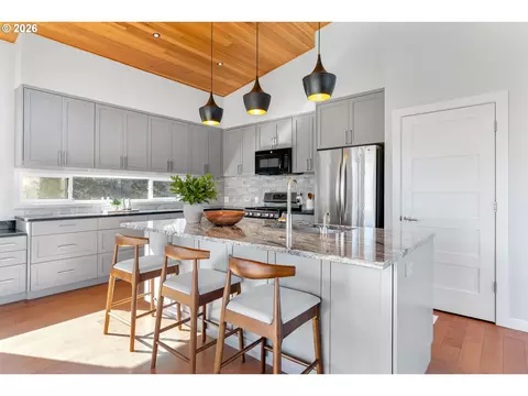 Kitchen - 400 Maya Way, Mosier, OR 97040 photo 2 of 4