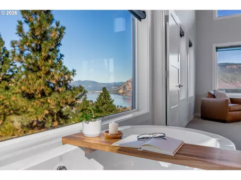 Bath - 400 Maya Way, Mosier, OR 97040 photo 2 of 8