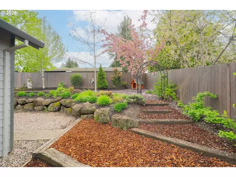 Exterior - 2156 SW 14th Dr, Gresham, OR 97080 photo 8 of 13