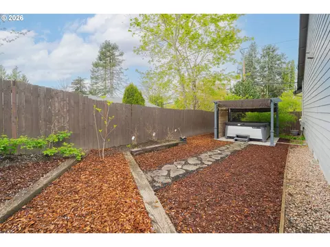 Exterior - 2156 SW 14th Dr, Gresham, OR 97080 photo 5 of 13