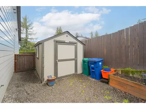 Exterior - 2156 SW 14th Dr, Gresham, OR 97080 photo 11 of 13