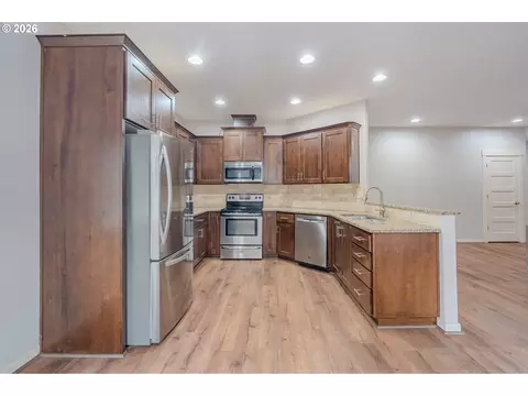 Kitchen - 2156 SW 14th Dr, Gresham, OR 97080 photo 3 of 6