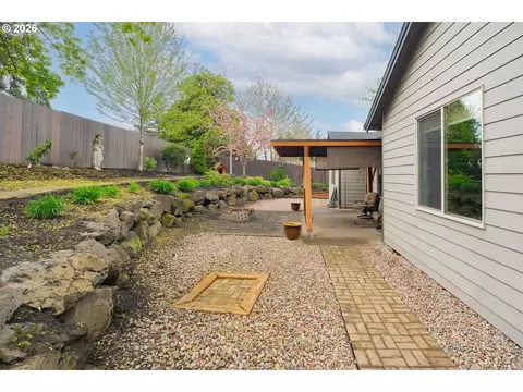 Exterior - 2156 SW 14th Dr, Gresham, OR 97080 photo 13 of 13