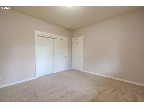 Bedroom - 2156 SW 14th Dr, Gresham, OR 97080 photo 4 of 13
