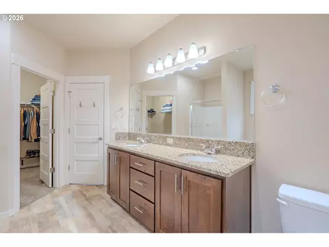 Bath - 2156 SW 14th Dr, Gresham, OR 97080 photo 5 of 5